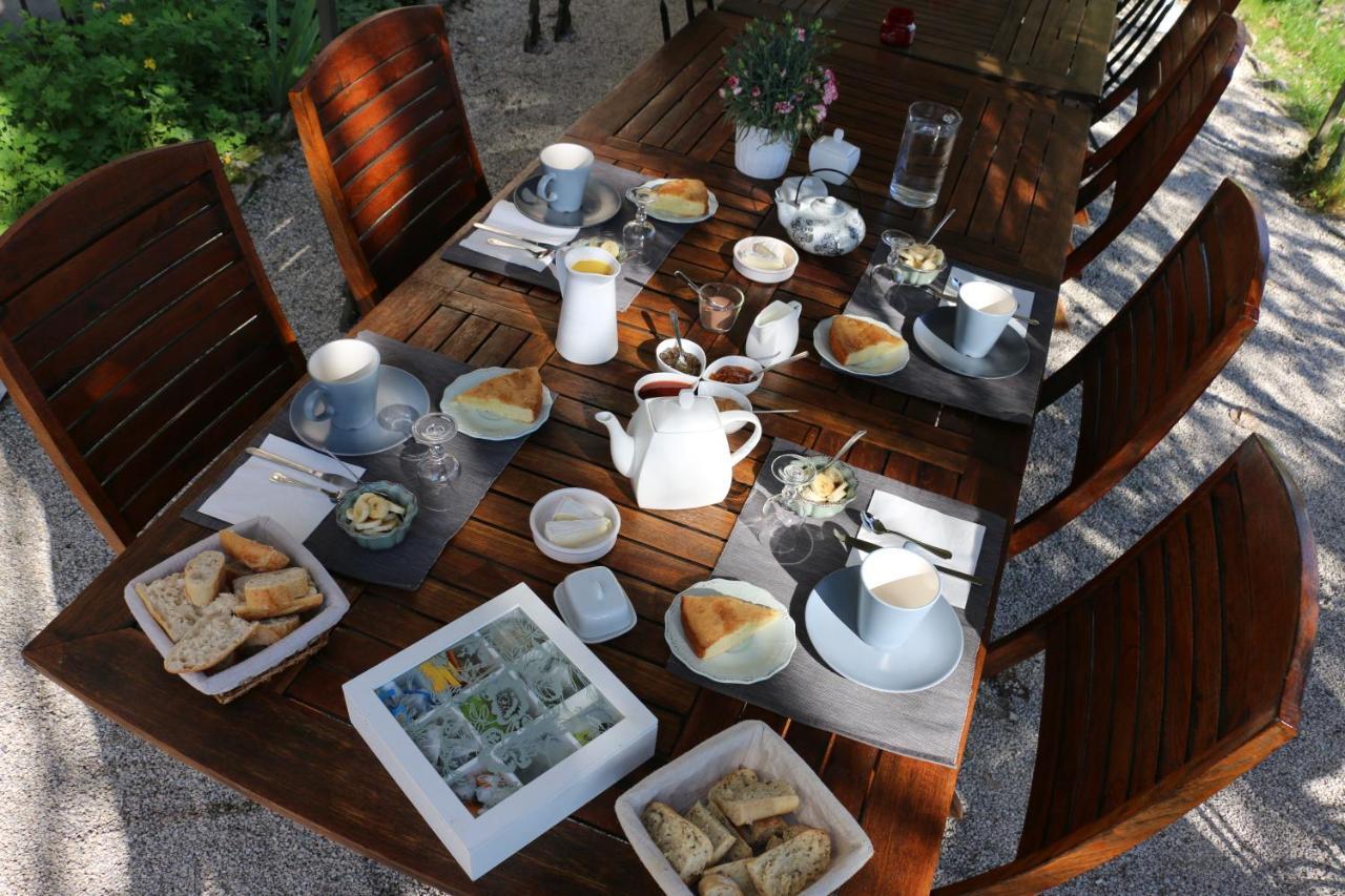 Chambres Et Table L' Echappee Bouvesse-Quirieu Bagian luar foto