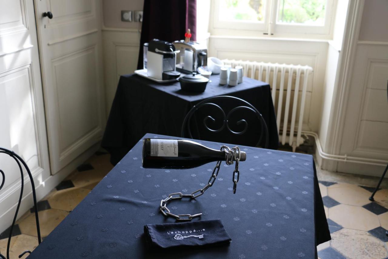 Chambres Et Table L' Echappee Bouvesse-Quirieu Bagian luar foto